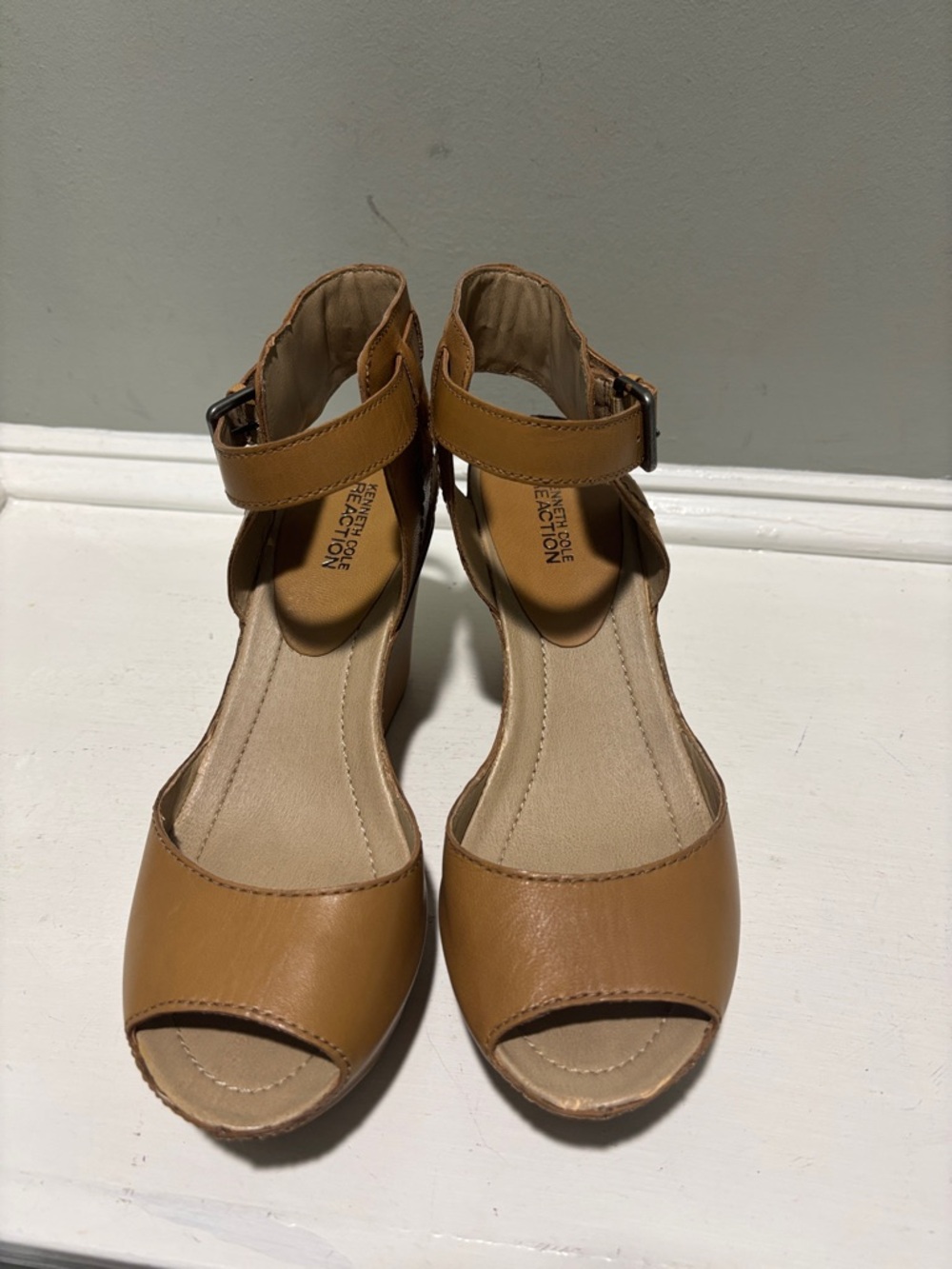 Kenneth Cole Reaction Women’s Tan Wedge Sandals w/Ankle Strap-size 9 - Picture 3 of 8
